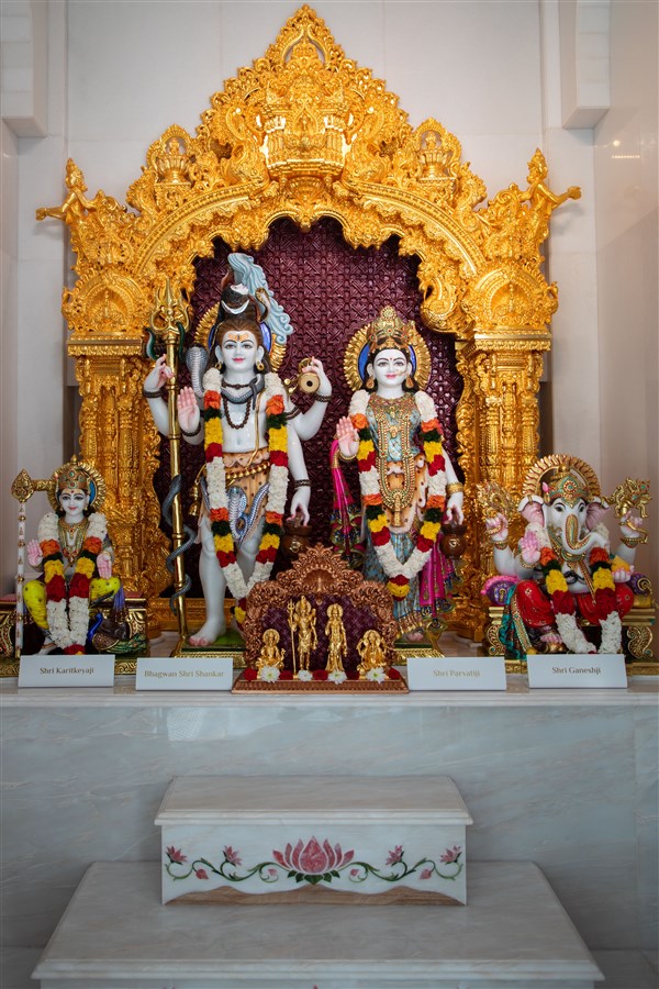 Bhagwan Shri Shankar and Shri Parvatiji with Shri Kartikeyaji and Shri Ganeshji