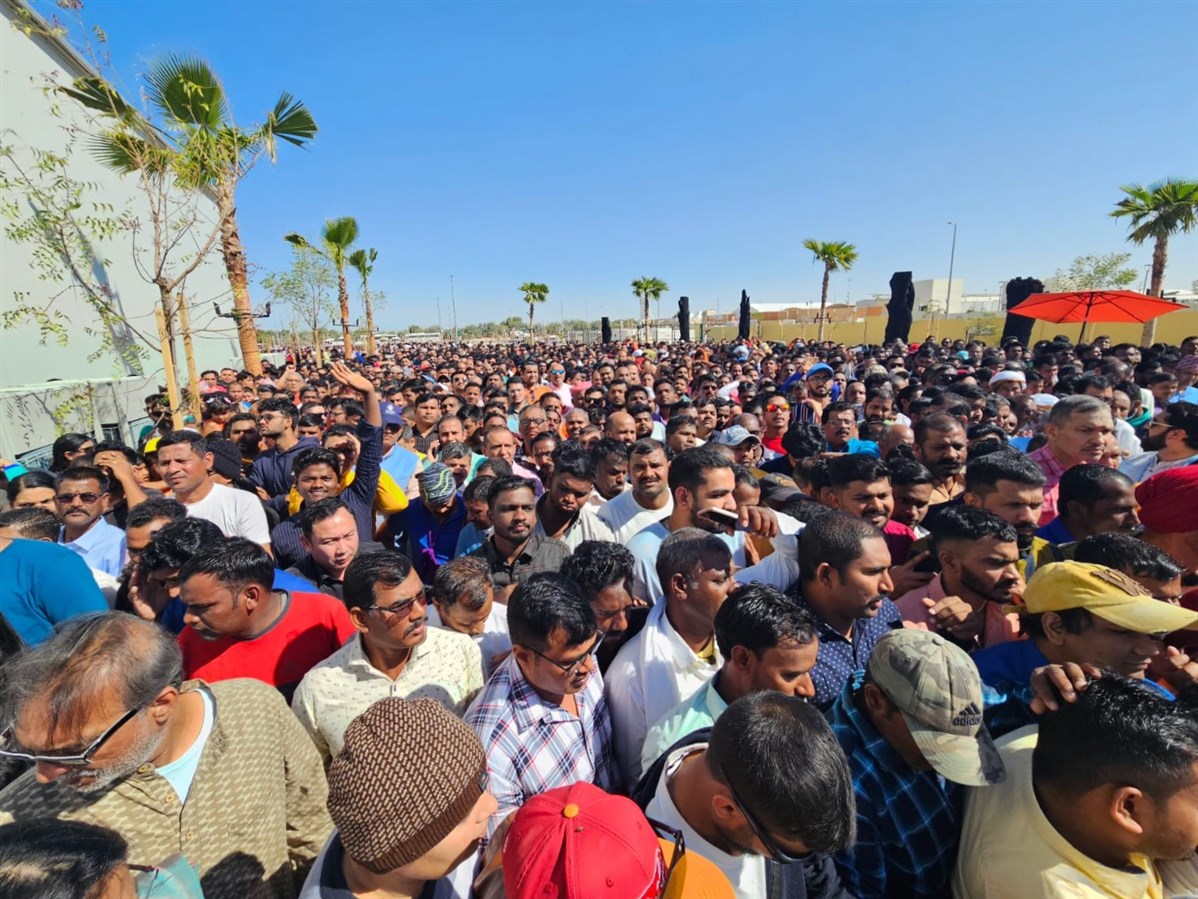 Thousands waited patiently for darshan