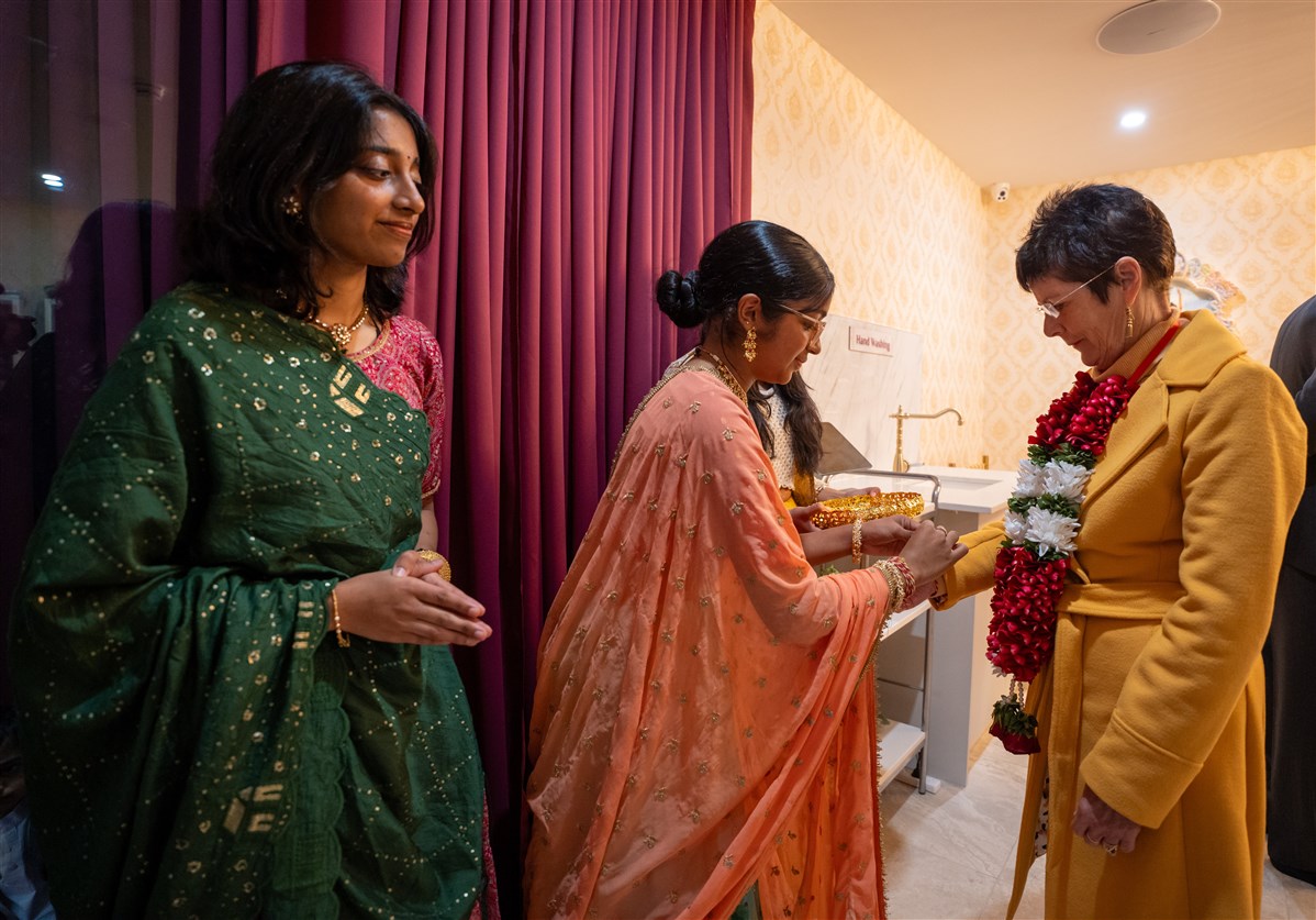 Governor-General of Australia Visits BAPS Shri Swaminarayan Mandir, Canberra