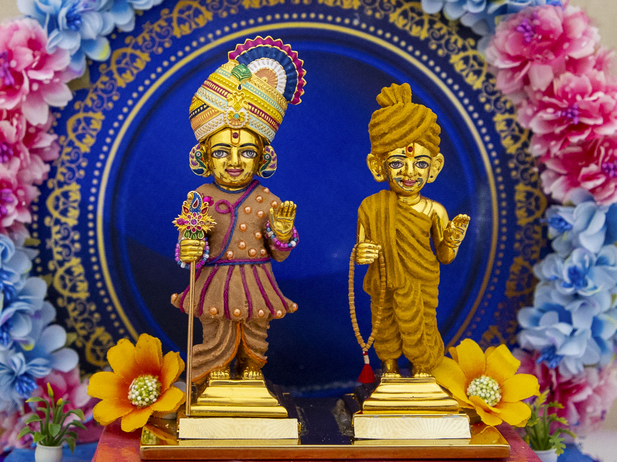 Shri Harikrishna Maharaj and Shri Gunatitanand Swami Maharaj