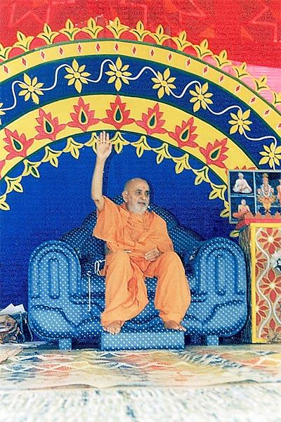 Swamishri blesses the assembly held on the symbolic shraddh day of Shastriji Maharaj