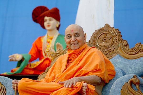 Swamishri in a divine, jovial mood during a satsang assembly