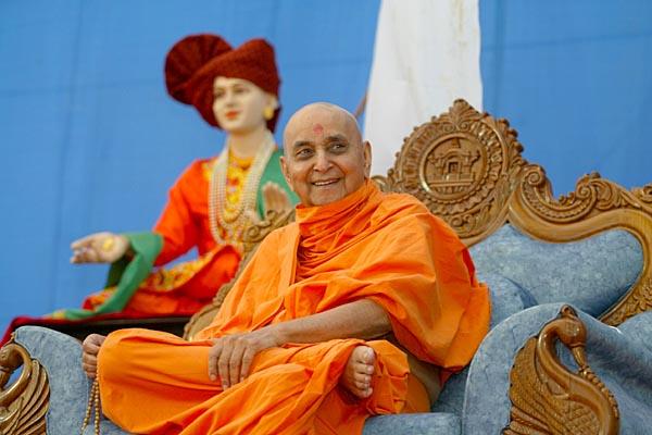 Swamishri in a divine, jovial mood during a satsang assembly