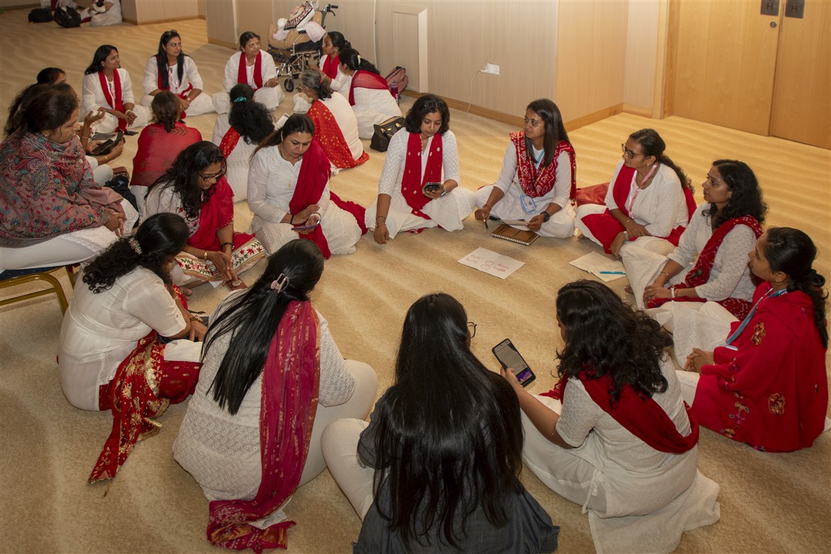 Shibir participants engage in a group discussion on 'Understanding the Virtues of Satpurush'