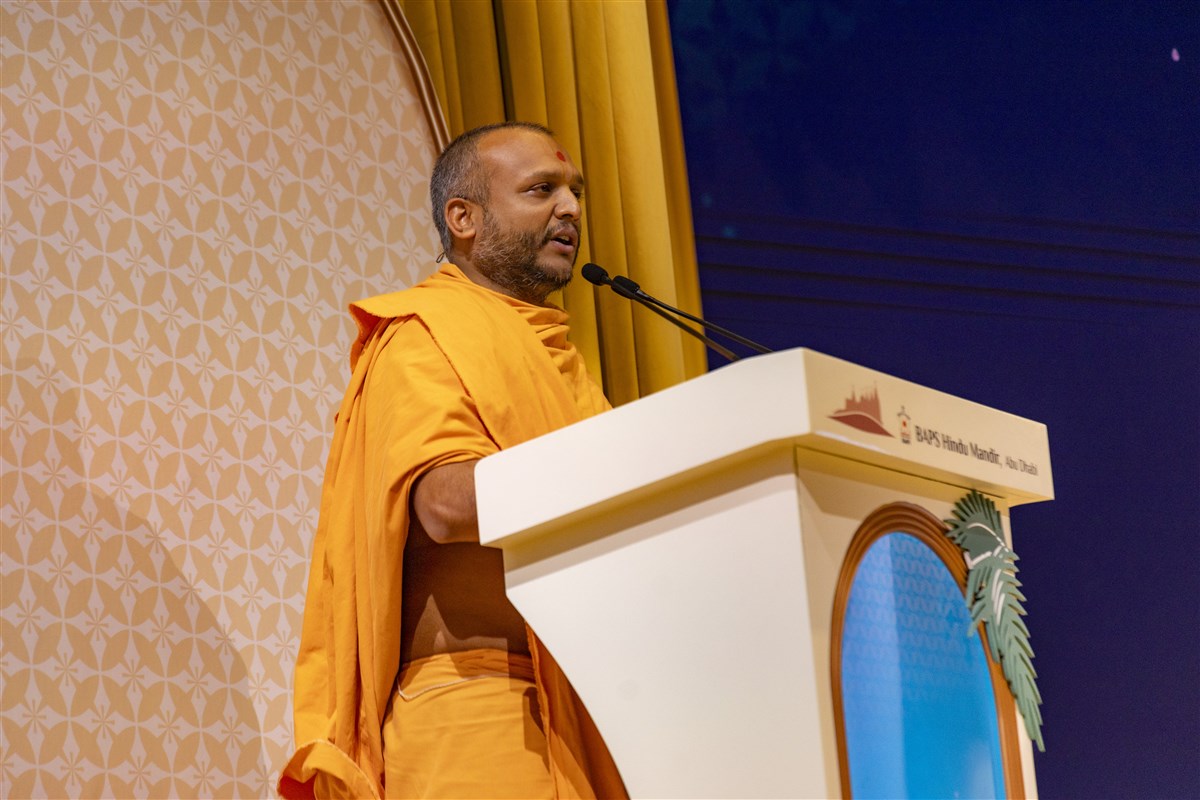 Swami Bahushrutdas engages participants in an interactive poll