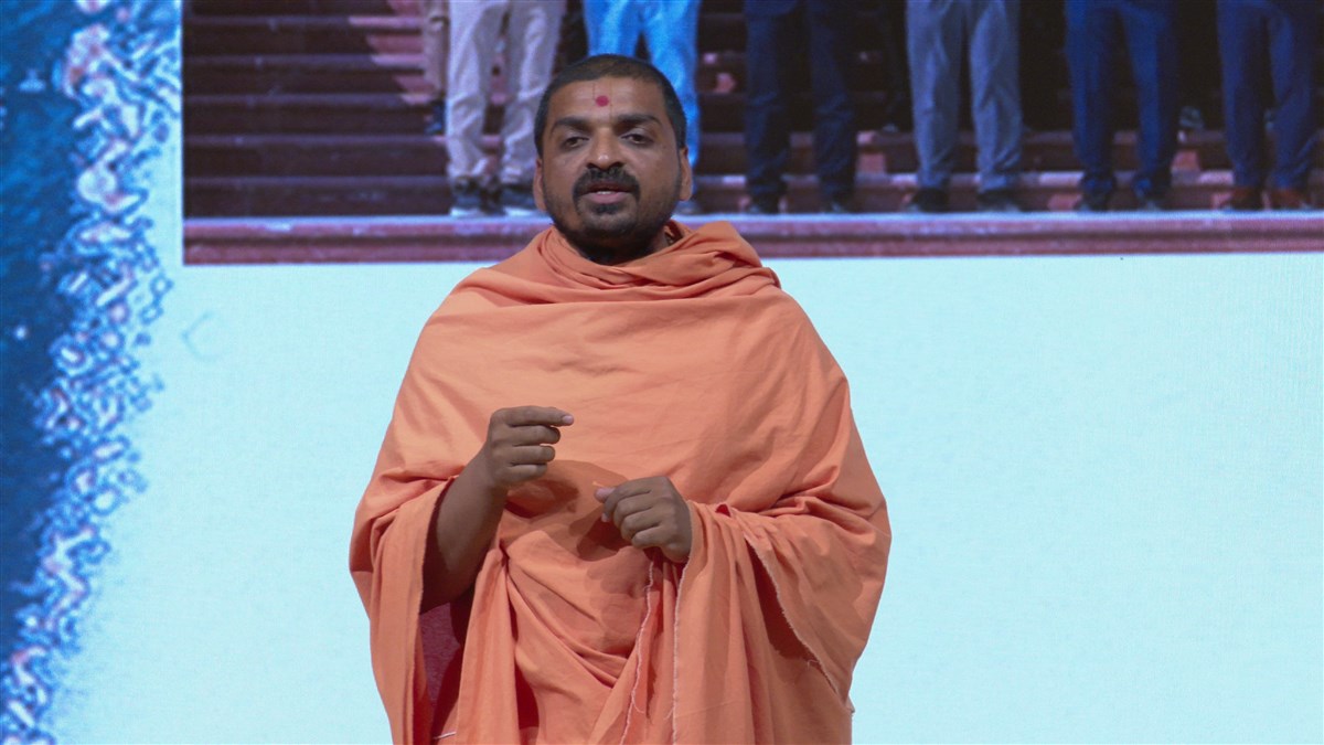 Swami Sarvajitdas explains the way of acquiring divine virtues