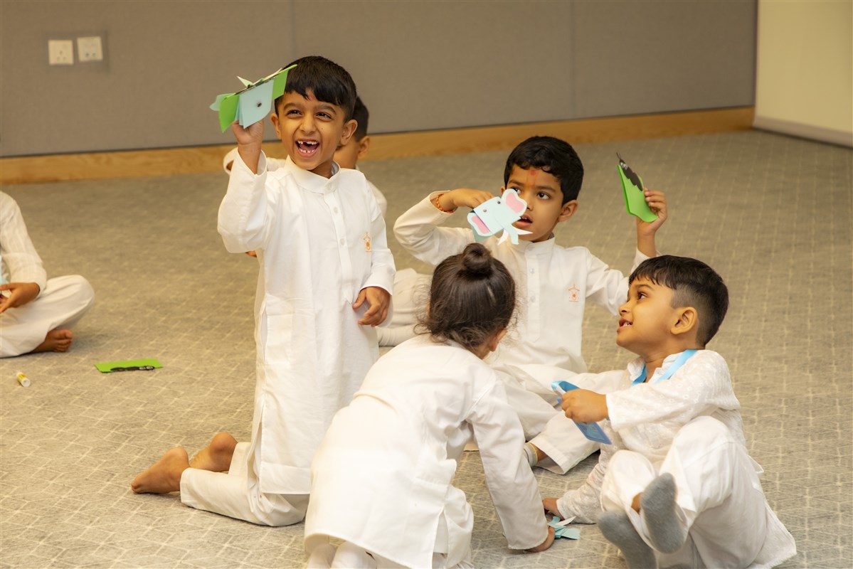 Toddlers enjoy activities based on the story of ‘The Elephant and the Ant’