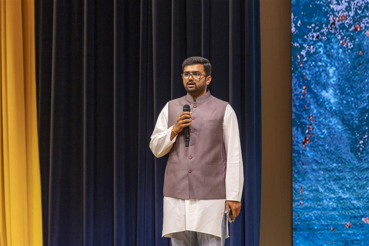 Volunteer delivers a presentation on resources required to built the mandir