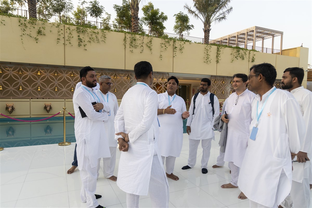 Volunteers giving a special guided tour to the shibir attendees