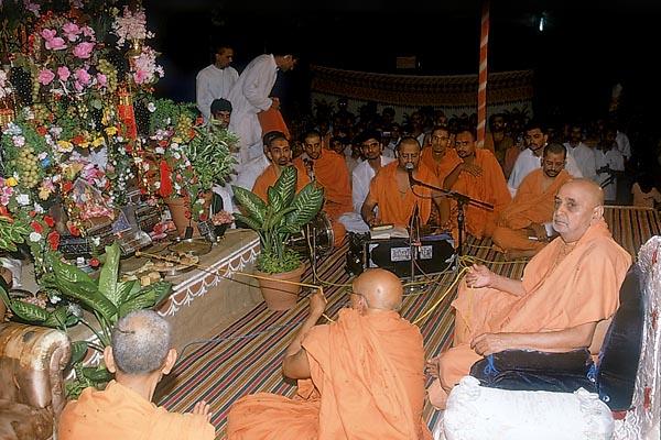 Swamishri and senior sadhus rock Shri Harikrishna Maharaj after arti