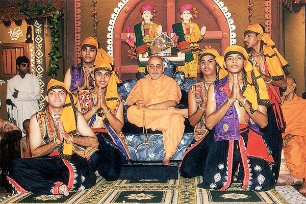 Swamishri with satsangi youths after their thrilling traditional dance