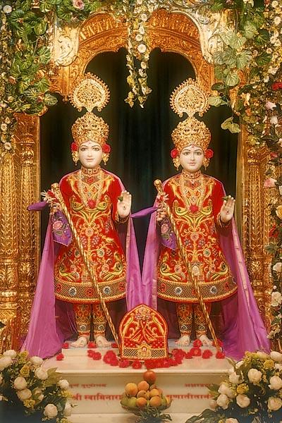 Bhagwan Swaminarayan and Aksharbrahma Gunatitanand Swami 