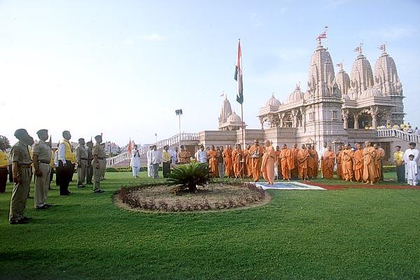 Swamishri during the flag hoisting ceremony on Independence Day