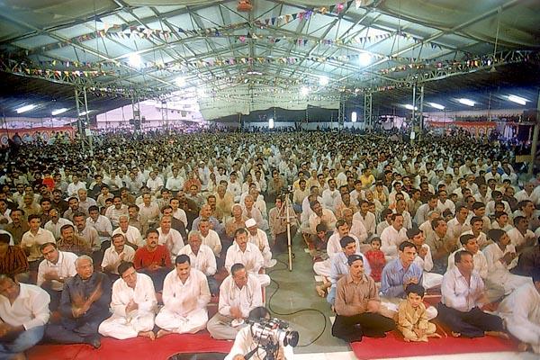 	Devotees during the 7-day discourses (parayan)
