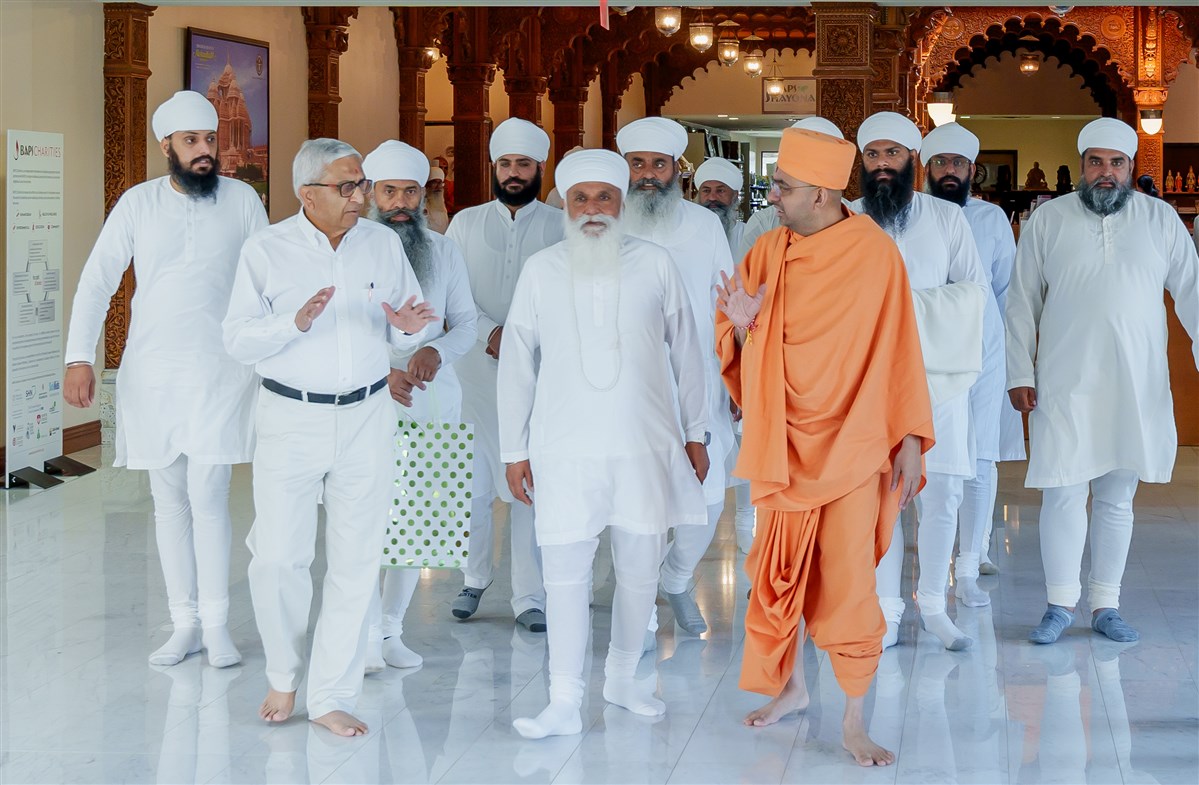 Sri Satguru Uday Singh Ji at the BAPS Shri Swaminarayan Mandir in Toronto, fostering peace and harmony within the community.