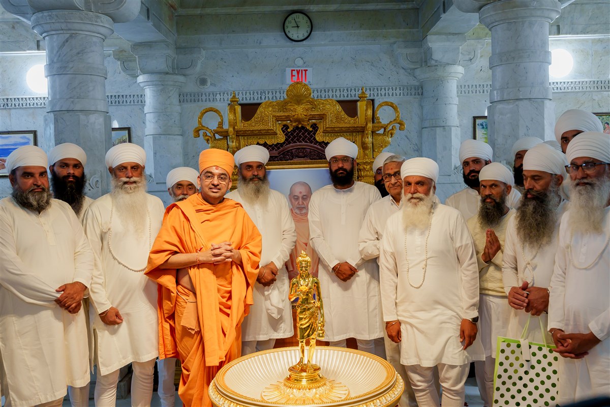 Sri Satguru Uday Singh Ji at the BAPS Shri Swaminarayan Mandir in Toronto, fostering peace and harmony within the community.