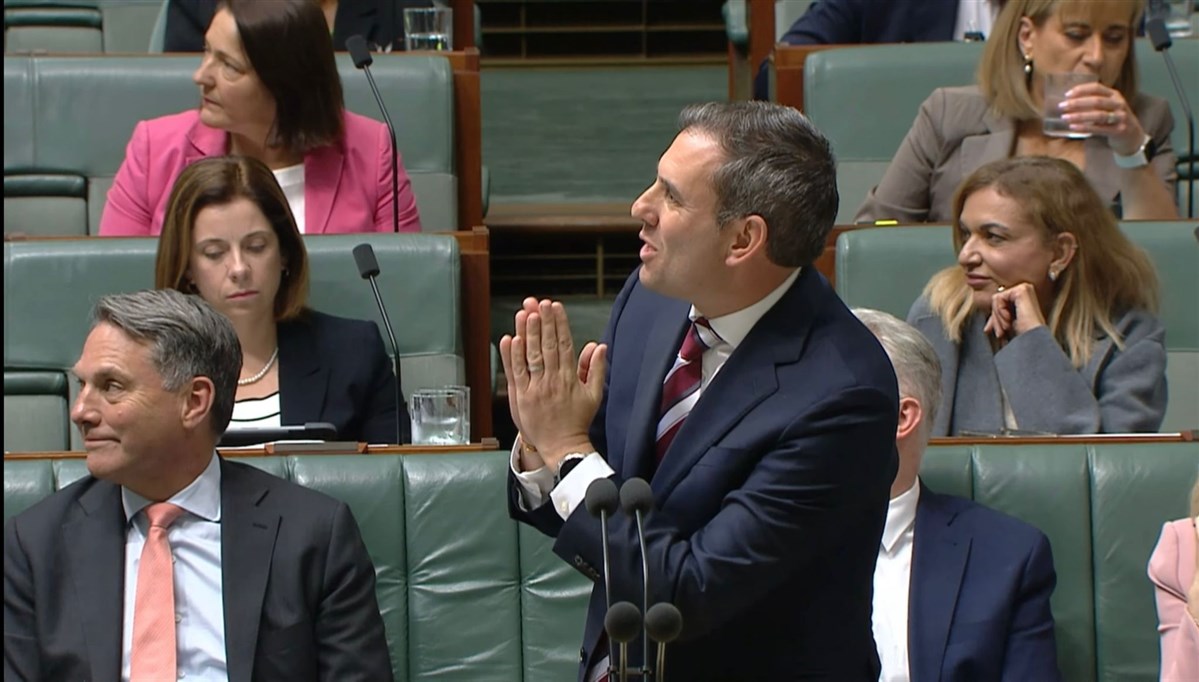 The Treasurer of Australia, Hon Dr Jim Chalmers acknowledges the BAPS delegation 