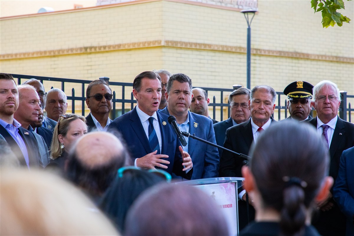 U.S. Representative Tom Suozzi (NY-03) addresses the prayer assembly.