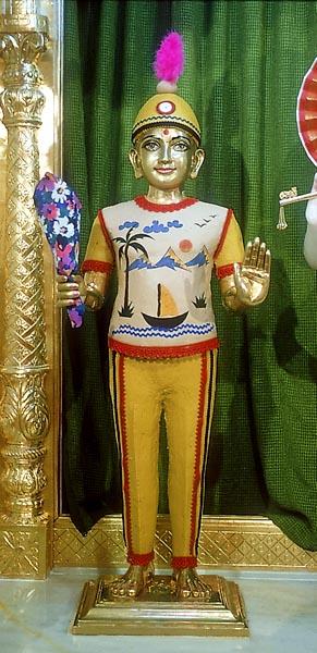 Shri Harikrishna Maharaj adorned in chandan