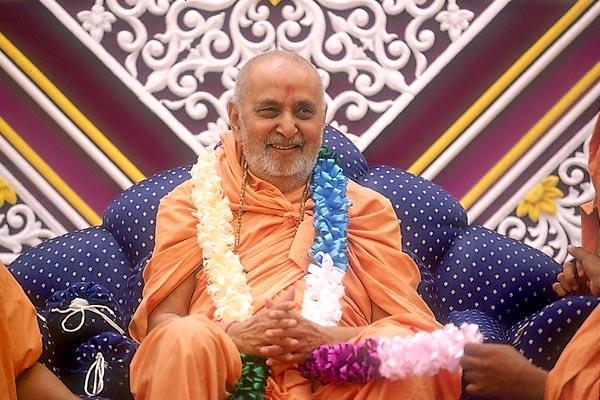 Swamishri in a joyous, divine mood 