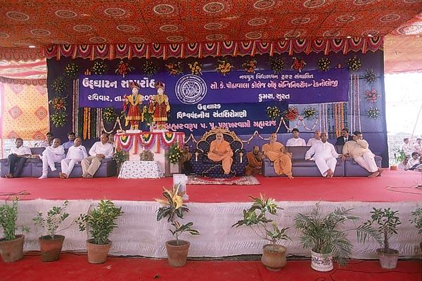 Swamishri inaugurates the 'C K Pithavala College for Engineering and Technology'