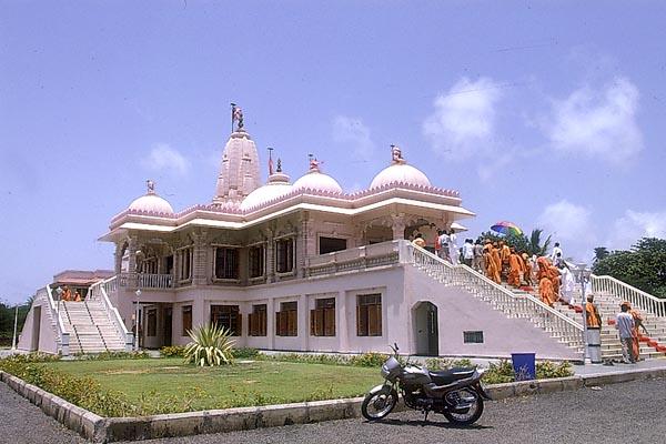 Shri Swaminarayan Mandir, Dummas 