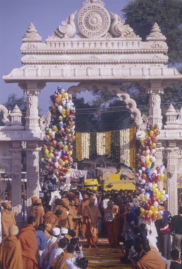 Swamishri inaugurates BAPS Shri Swaminarayan Mandir, Mahelav
