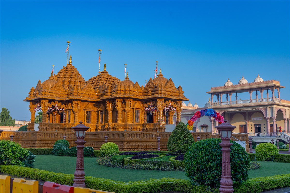 Shri Yogi Smruti Mandir