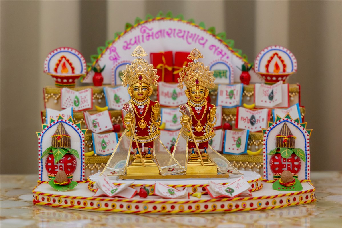 Shri Harikrishna Maharaj and Shri Gunatitanand Swami Maharaj