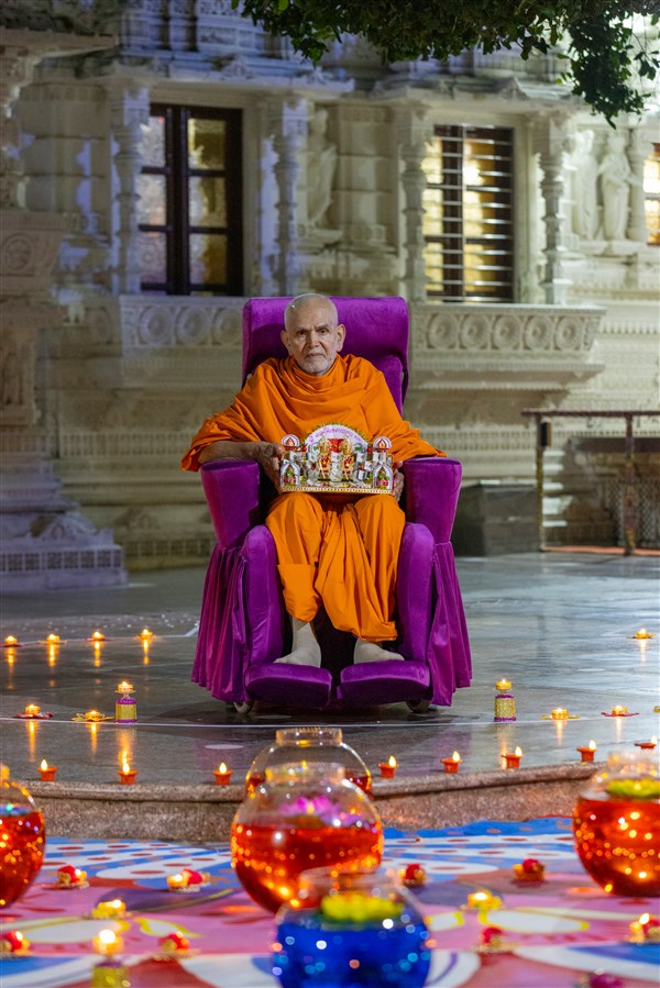 Swamishri with Shri Harikrishna Maharaj and Shri Gunatitanand Swami Maharaj