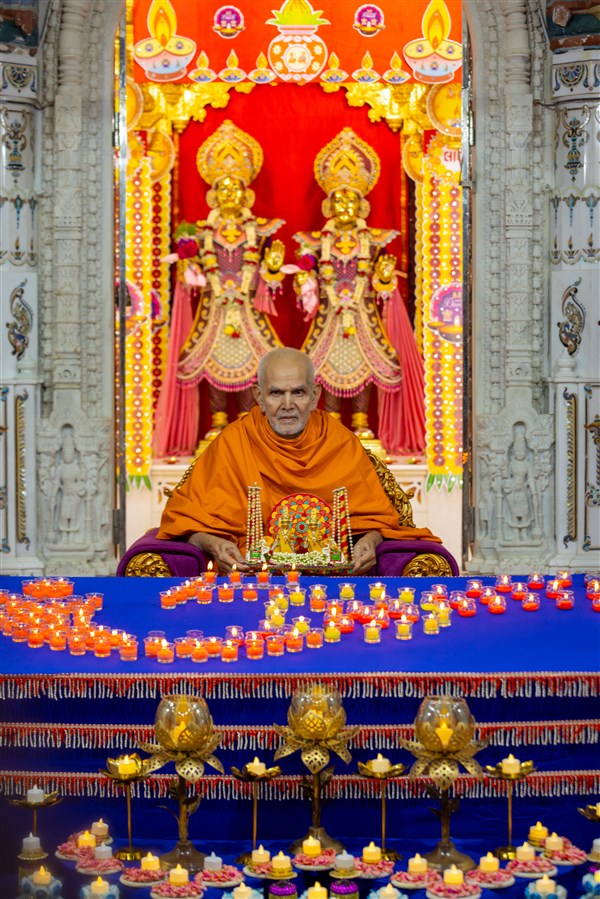 Swamishri with Shri Harikrishna Maharaj and Shri Gunatitanand Swami Maharaj