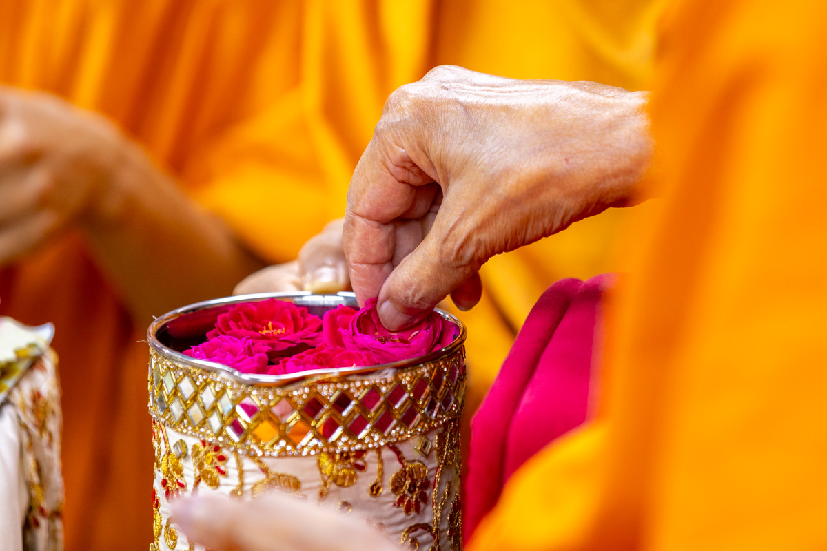 Swamishri adds flowers to the sanctified water