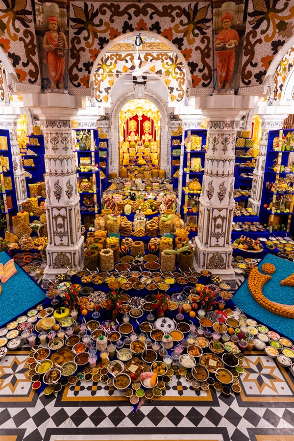 Annakut offered to Shri Akshar-Purushottam Maharaj