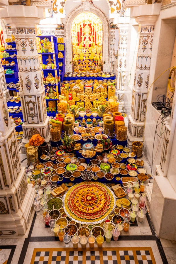 Annakut offered to Shri Ghanshyam Maharaj