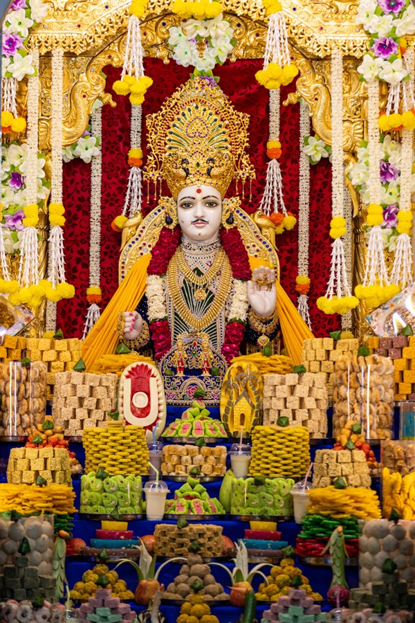 Annakut offered to Shri Ghanshyam Maharaj