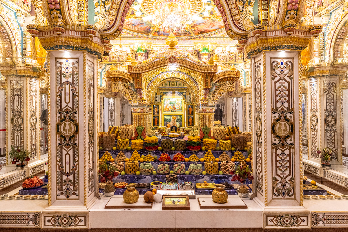 Annakut offered to Thakorji in the Akshar Deri