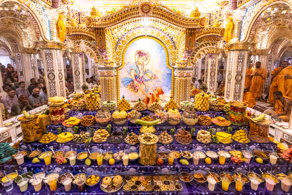 Annakut offered to Thakorji in the Akshar Deri