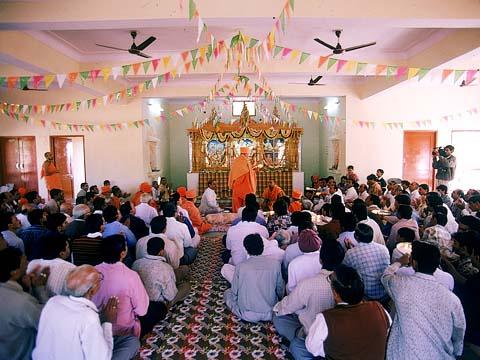 Performing Arti after the Murti Pratishtha ceremony