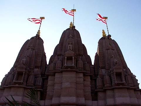 During the four day festival , the beautiful 5 -spired Mandir had more than 100,000 visitors