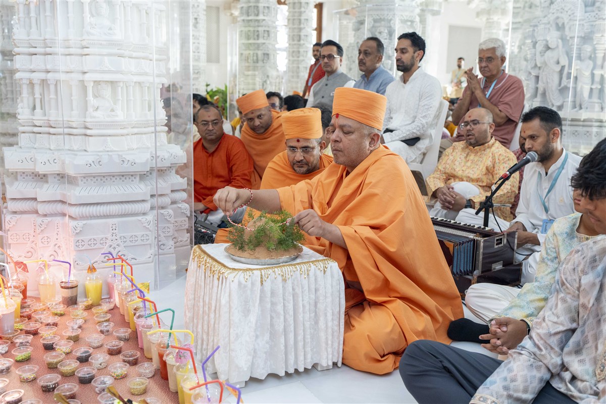 Swami Brahmaviharidas performs the Govardhan Puja on the Day of Annakut 