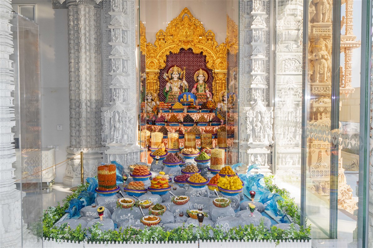 Annakut offered with the theme of the Ram Setu at the shrine of Shri Ram Parivar