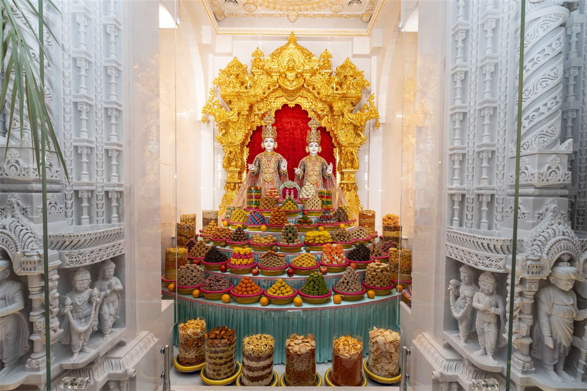 Annakut offered to Shri Akshar Purushottam Maharaj at the BAPS Hindu Mandir, Abu Dhabi