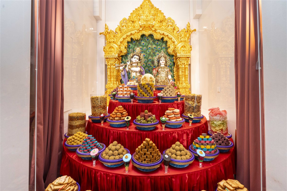 Annakut offered to Bhagwan Shri Krishna and Shri Radhikaji