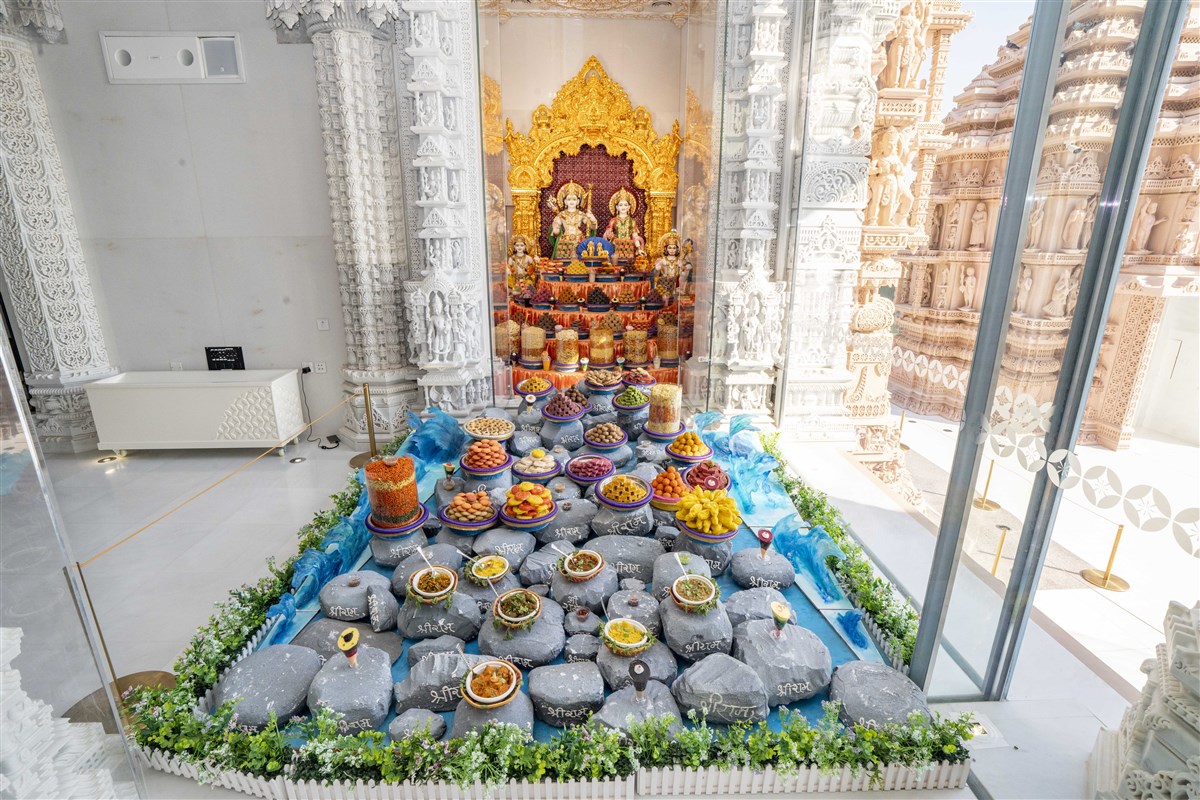 Annakut offered to Shri Ram Parivar