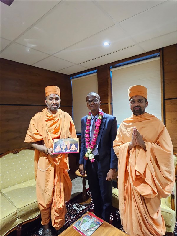 BAPS Representatives Meet Botswana