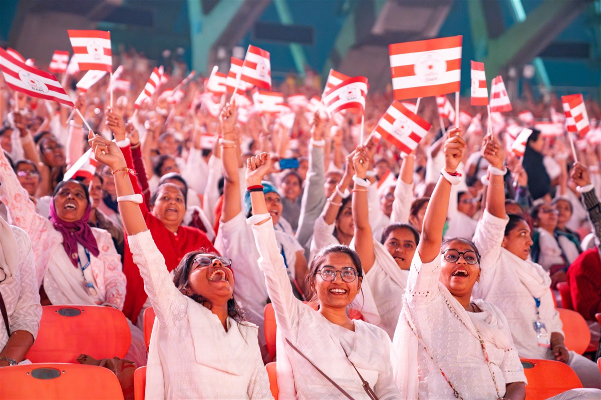 Karyakars hail 'Karyakar Suvarna Mahotsav ni jai'