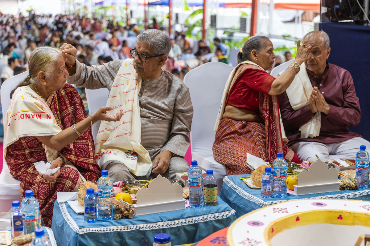 Devotees participate in the yagna rituals