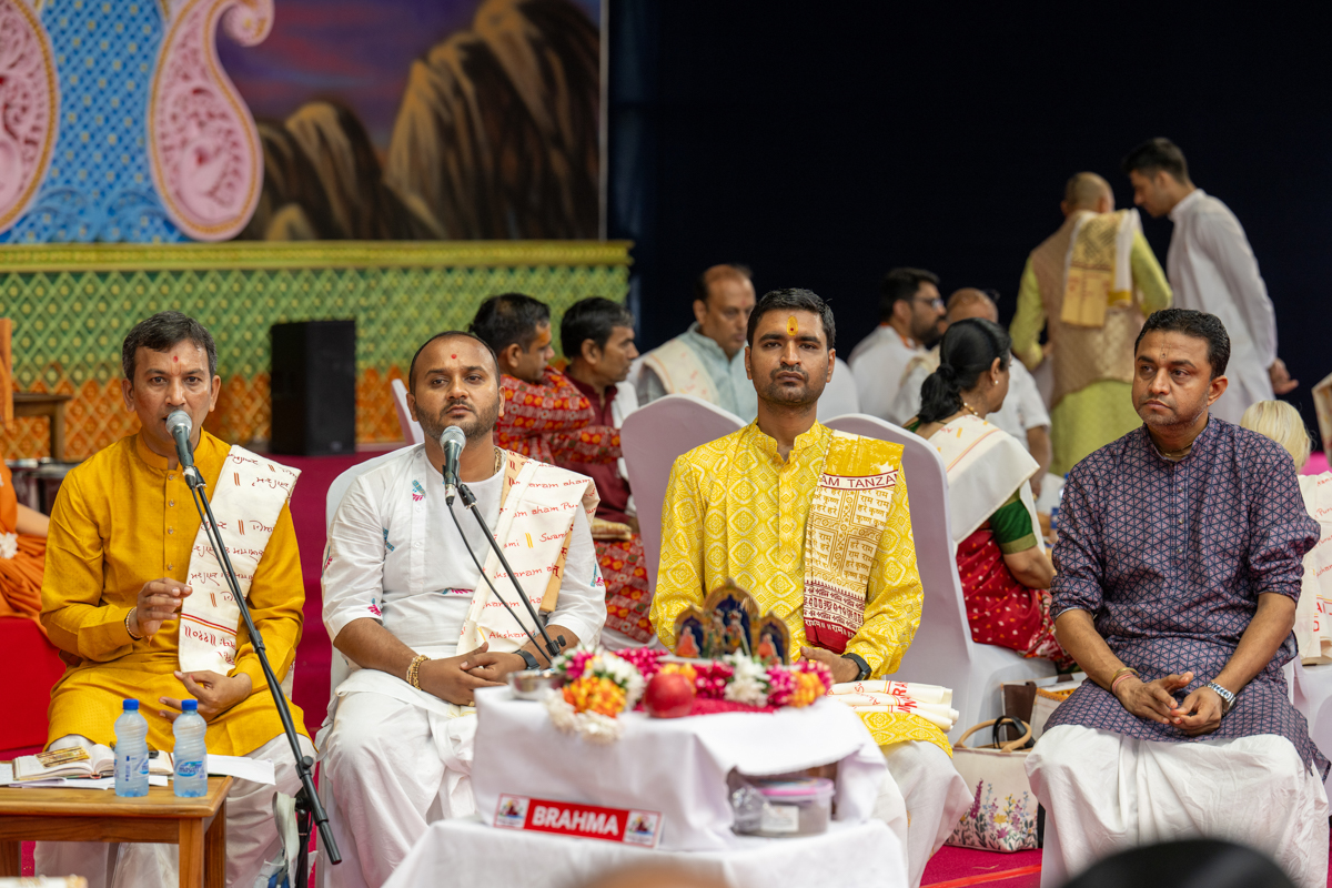 Devotees participate in the yagna rituals