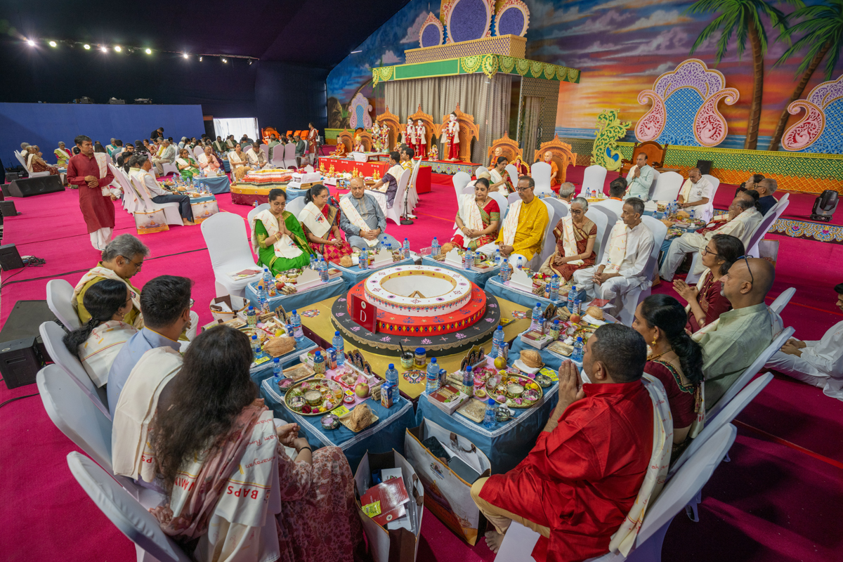 Devotees participate in the yagna rituals
