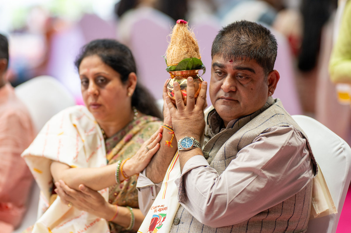 Devotees participate in the yagna rituals